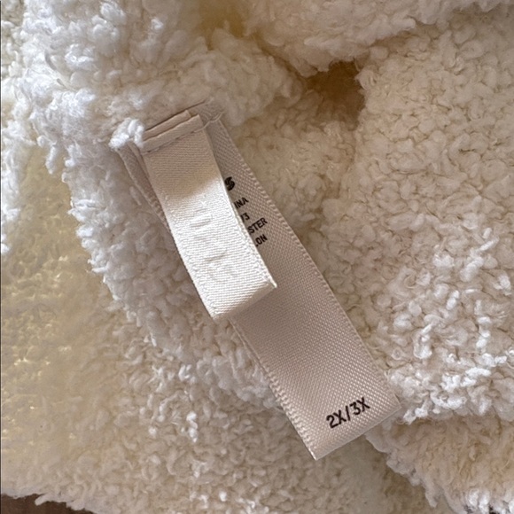 SKIMS White Textured Tank Top From cozy collection Fuzzy material cozy and soft! - Picture 4 of 4